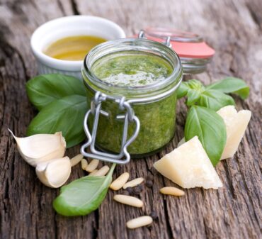 découvrez une délicieuse recette de crêpes au pesto, alliant la légèreté des crêpes à la saveur intense du pesto artisanal. parfaites pour un repas léger ou une entrée originale, ces crêpes raviront vos papilles et apporteront une touche méditerranéenne à votre table.